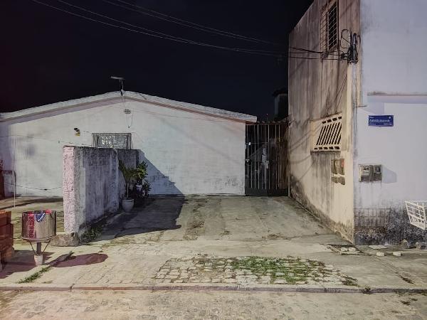 Casa à venda com 2 quartos, 48.002m² por R$ 48.796,49 - Wallace Pinto Corretor